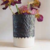 Grand vase unique fait-main en porcelaine effet rayures